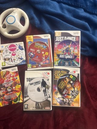 Nintendo Wii Bianca con Base di Carica e molto altro