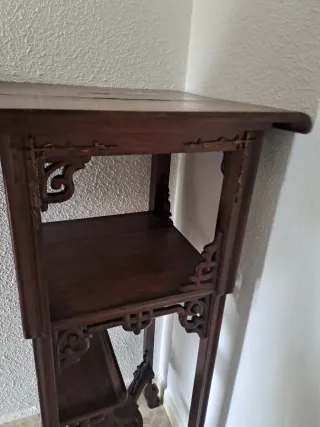 Estantería oriental de madera