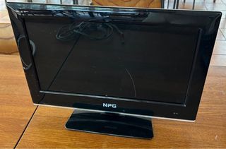 Televisión NPG pequeña negra