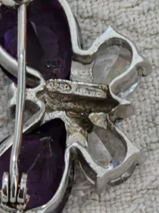 Spilla farfalla argento con pietre viola e bianche