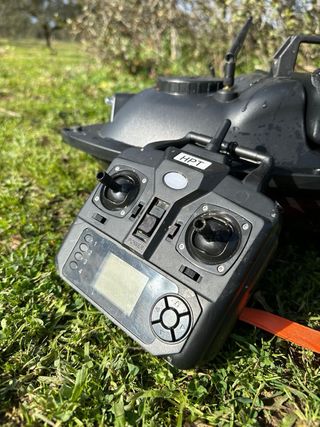 Barco cebador con GPS