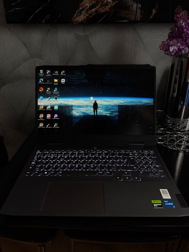 Portátil Gamer Lenovo Negro