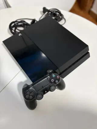 PS4 (PlayStation 4) Negra con Mando