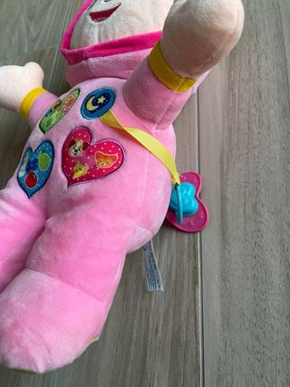 Bambola musicale interattiva