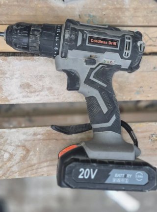 Taladro Inalámbrico con Accesorios