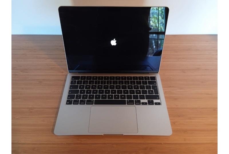 MacBook Air 13 - Chip M1 - 16GB RAM – 512GB SSD