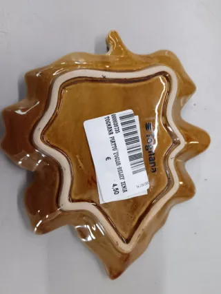 Piattino a forma di foglia in porcellana