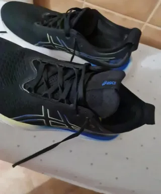 Zapatillas Asics Negras y Azules