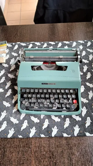 Máquina de escribir Olivetti Lettera 32