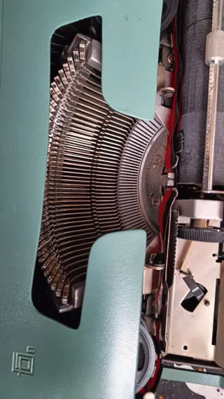 Máquina de escribir Olivetti Lettera 32