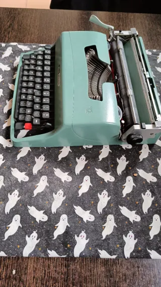 Máquina de escribir Olivetti Lettera 32