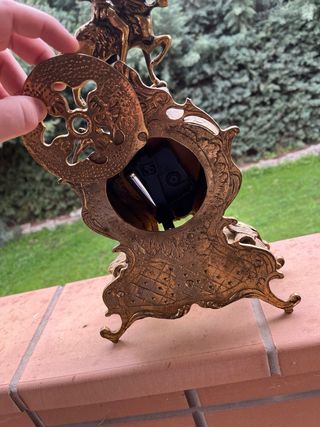 Reloj y Candelabros Dorados