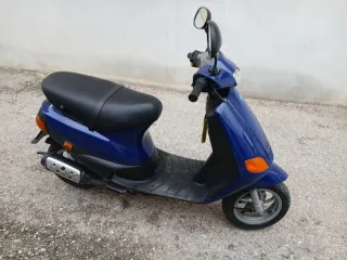 Piaggio Zip Scooter Azul