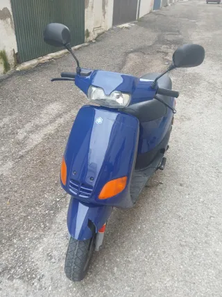 Piaggio Zip Scooter Azul