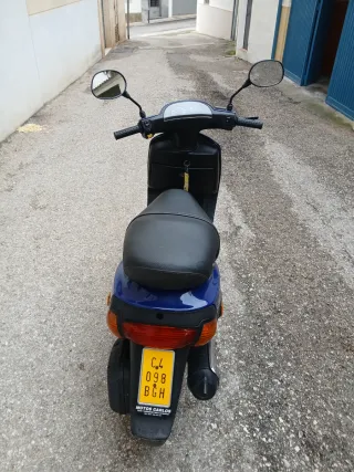 Piaggio Zip Scooter Azul