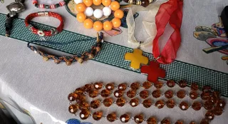 Pulseras y colgantes