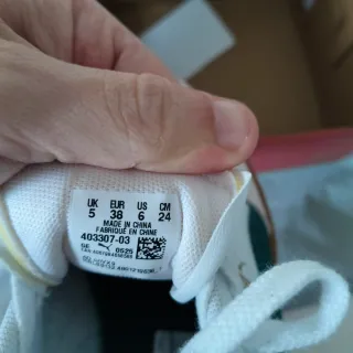 Zapatillas Puma Blancas y Verdes