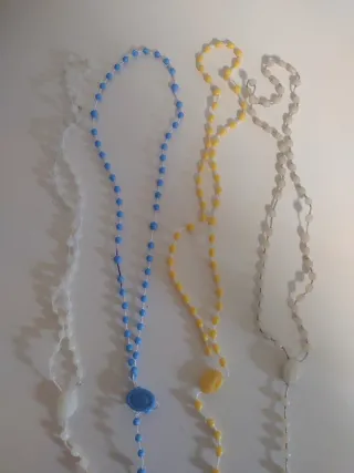 Rosarios de plástico (varios colores)