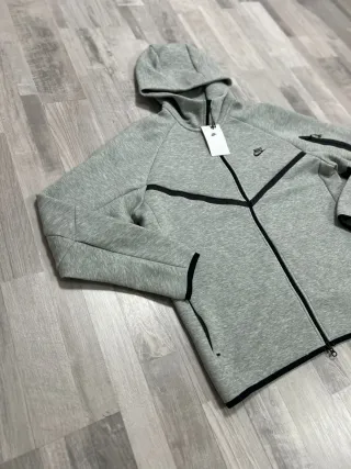 Sudadera Nike Tech Fleece Gris