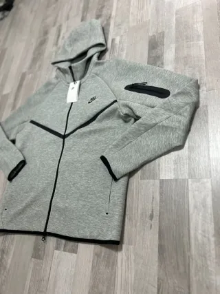 Sudadera Nike Tech Fleece Gris