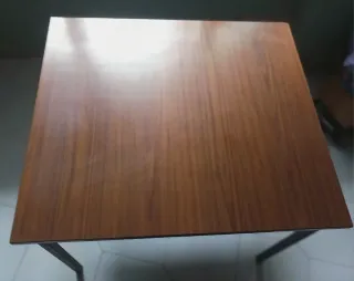 Mesa de madera marrón vintage