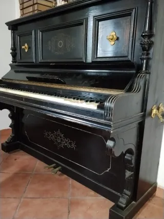 Piano de pared A. Mariastany