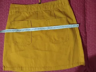 Minifalda Stradivarius Mostaza