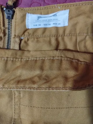 Minifalda Stradivarius Mostaza