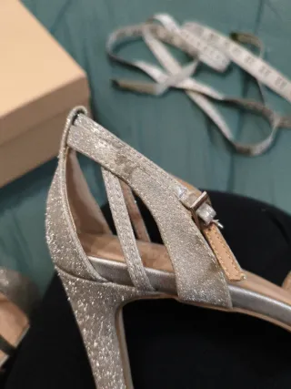 Zapatos de tacón Menbur plateados brillantes T39