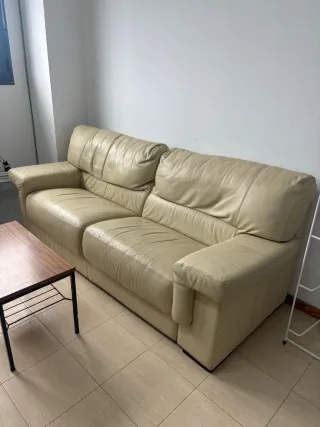 Divano in pelle beige