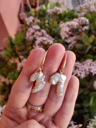 Orecchini madreperla e acciaio inox dorato