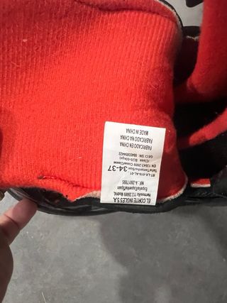 Patines en línea negros y rojos marca TIJUANA.