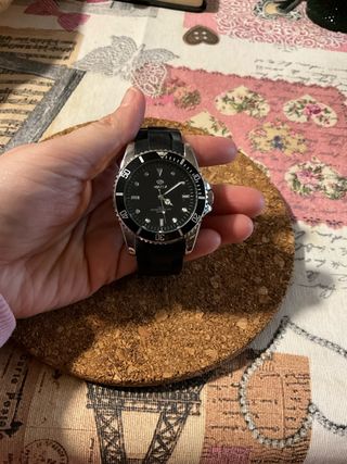 Reloj Marea Negro y Plateado