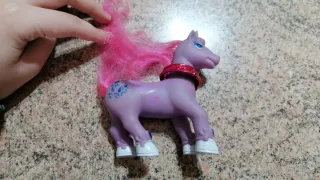 Cavallino viola giocattolo con accessori