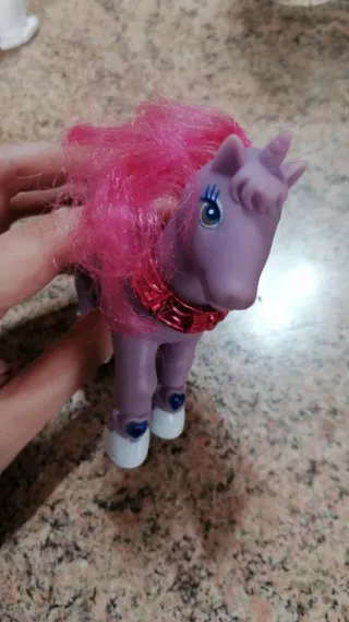 Cavallino viola giocattolo con accessori
