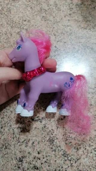 Cavallino viola giocattolo con accessori