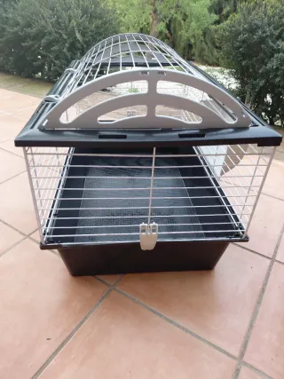 Jaula Conejo Ferplast Negra y Blanca 80cm