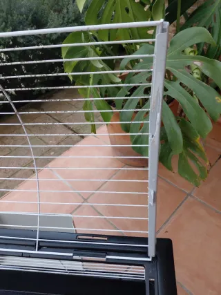 Jaula Conejo Ferplast Negra y Blanca 80cm