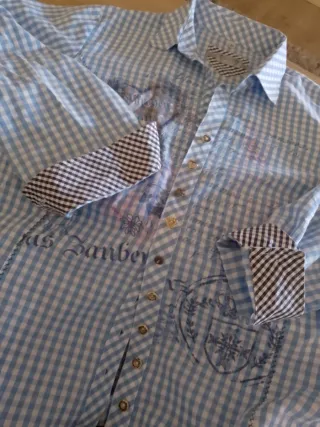 Camisa cuadros azul y blanco con estampaciones