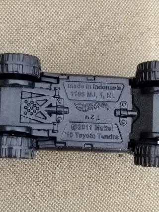 Hot Wheels '10 Toyota Tundra