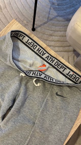 Pantalón chándal gris Nike