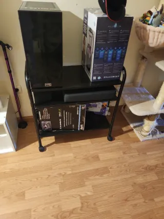 Carrello nero con ruote