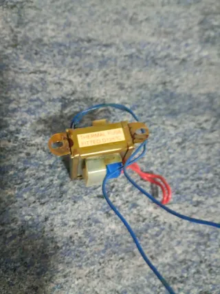 Transformador  Entrada 230v. Salida 12v.