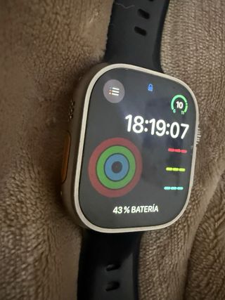 Apple Watch Ultra Argento e Nero