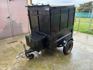Remolque cerrado negro