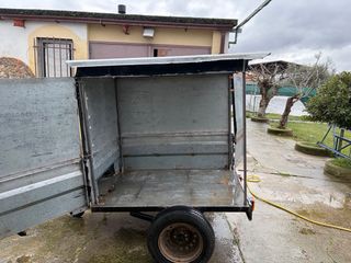 Remolque cerrado negro