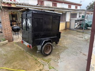 Remolque cerrado negro
