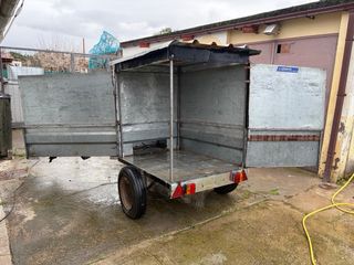 Remolque cerrado negro
