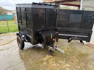 Remolque cerrado negro