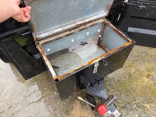 Remolque cerrado negro